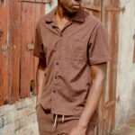ensemble homme chemise et short texturé marron kakao san kod
